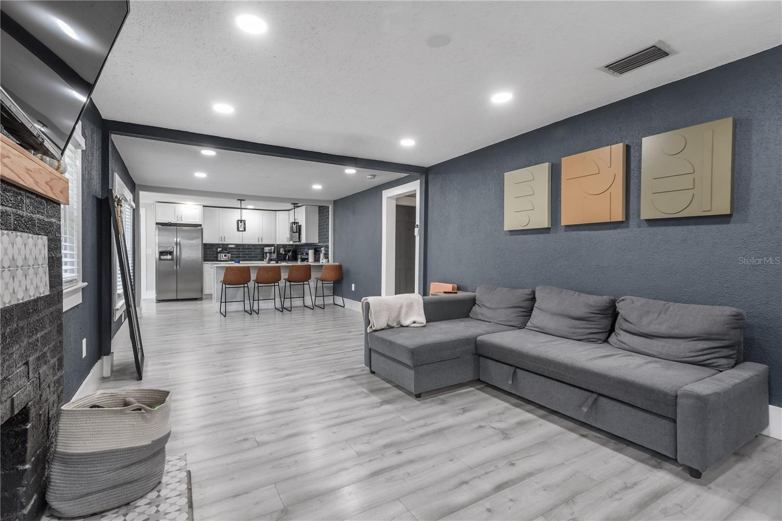 806 E HAMILTON AVE, TAMPA, FL, 33604