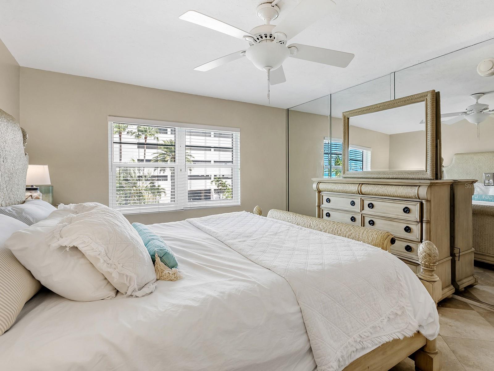 800 BENJAMIN FRANKLIN DR #304, SARASOTA, FL, 34236