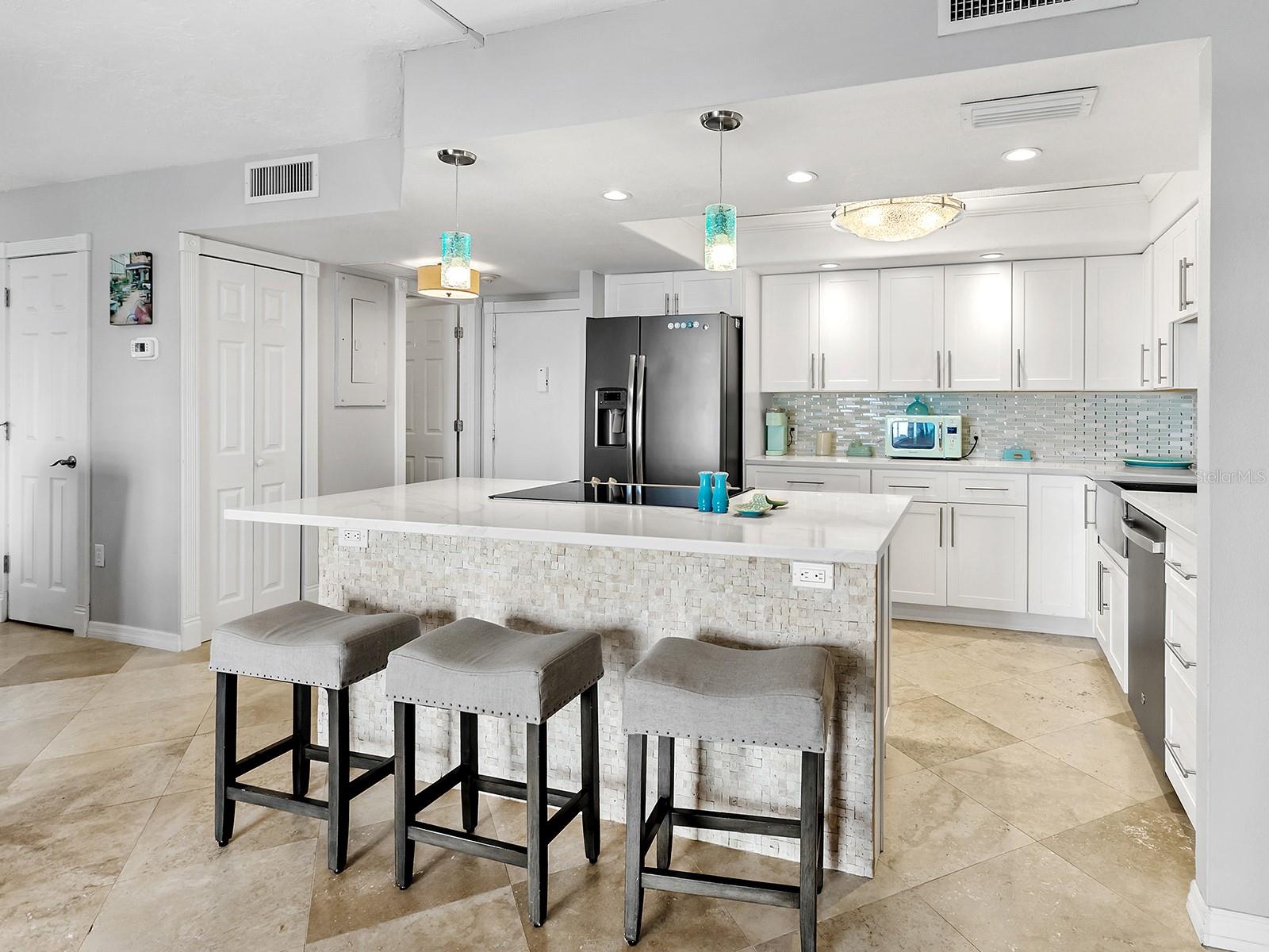 800 BENJAMIN FRANKLIN DR #304, SARASOTA, FL, 34236