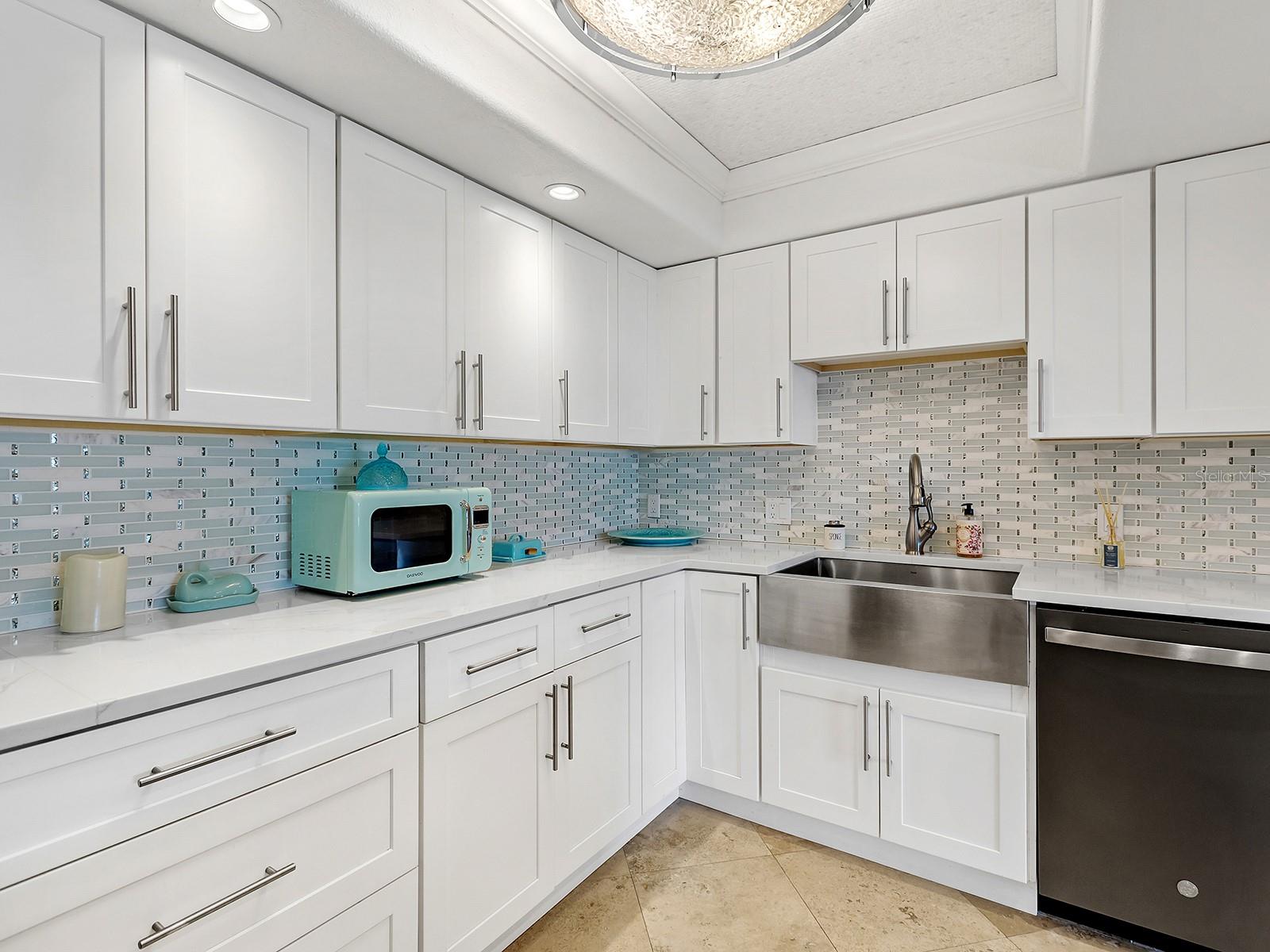 800 BENJAMIN FRANKLIN DR #304, SARASOTA, FL, 34236