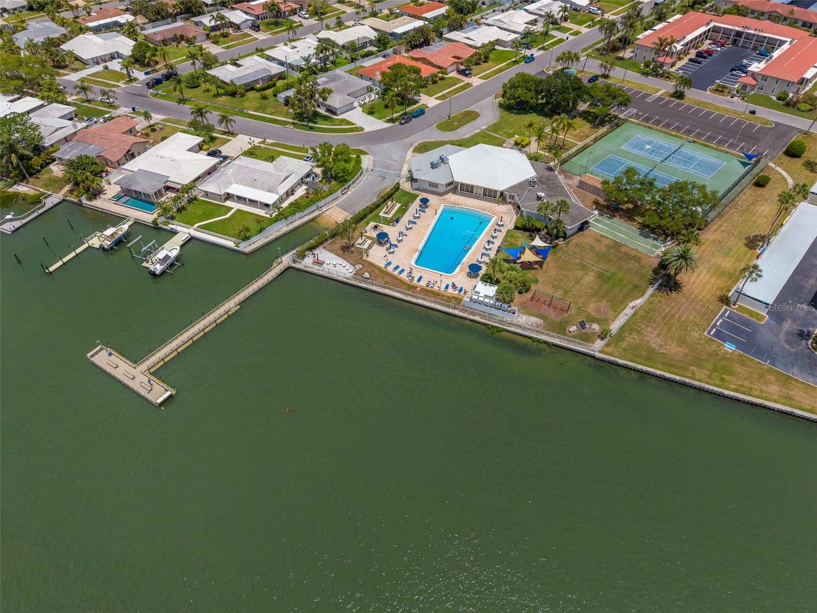 10215 REGAL DR #4, LARGO, FL, 33774