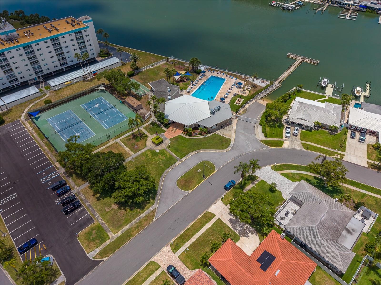 10215 REGAL DR #4, LARGO, FL, 33774