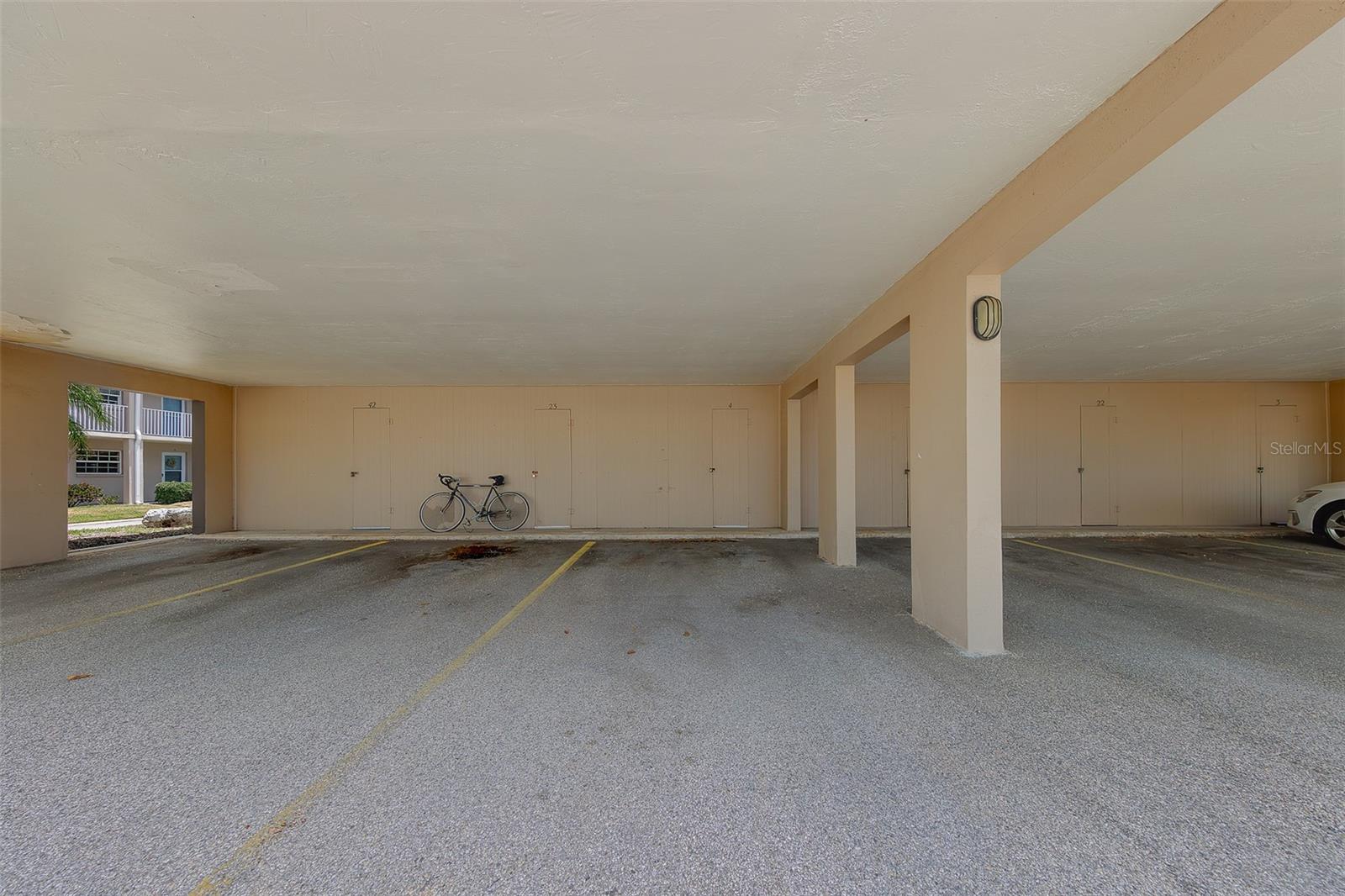 10215 REGAL DR #4, LARGO, FL, 33774