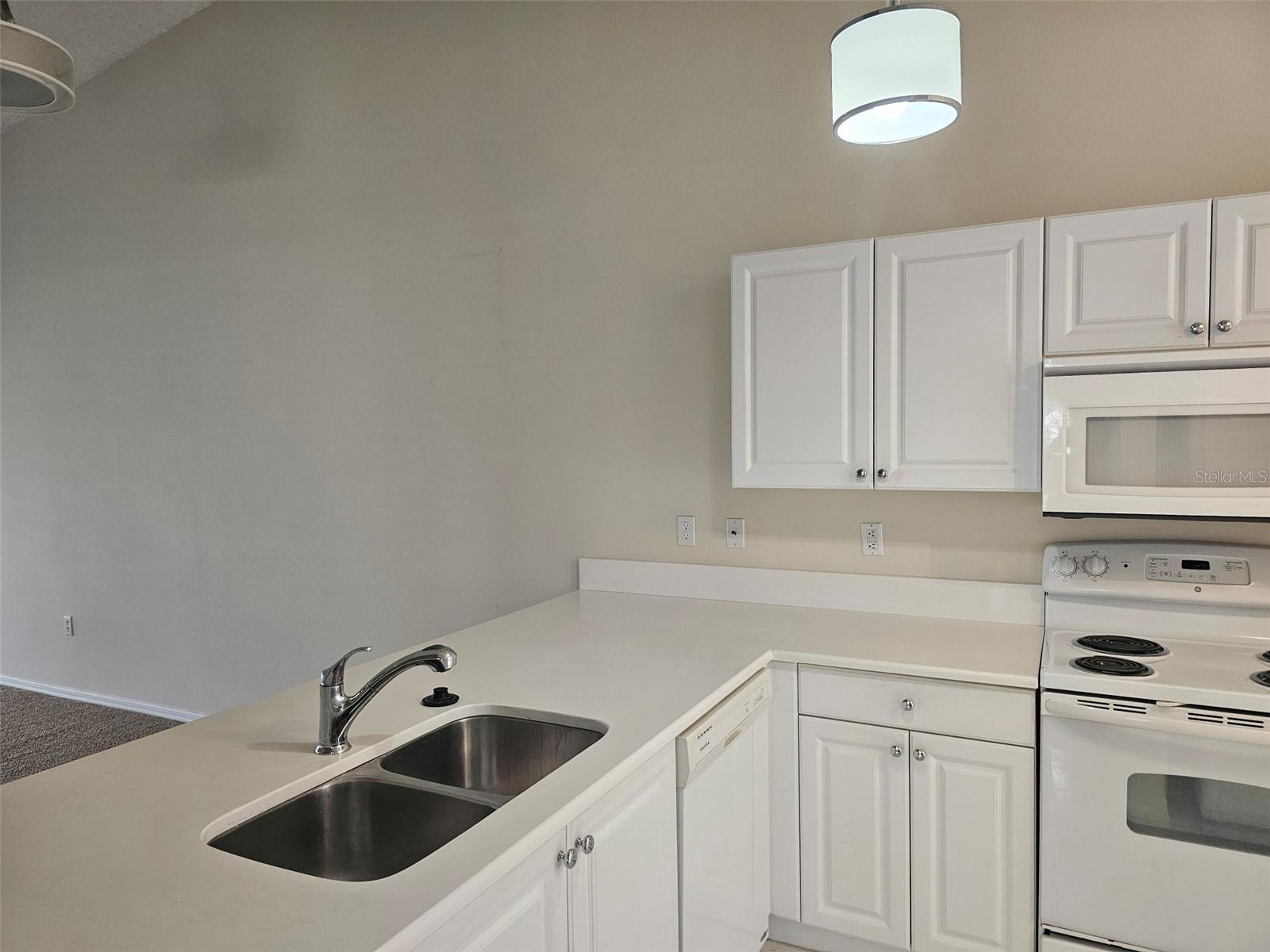 4202 CADDIE DR E #201, BRADENTON, FL, 34203