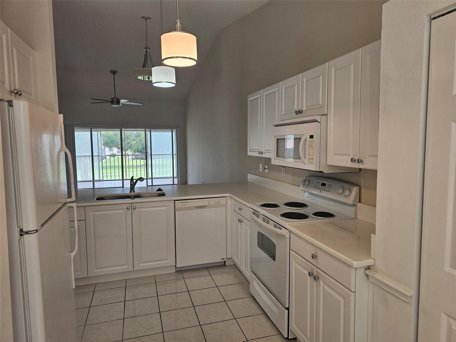 4202 CADDIE DR E #201, BRADENTON, FL, 34203