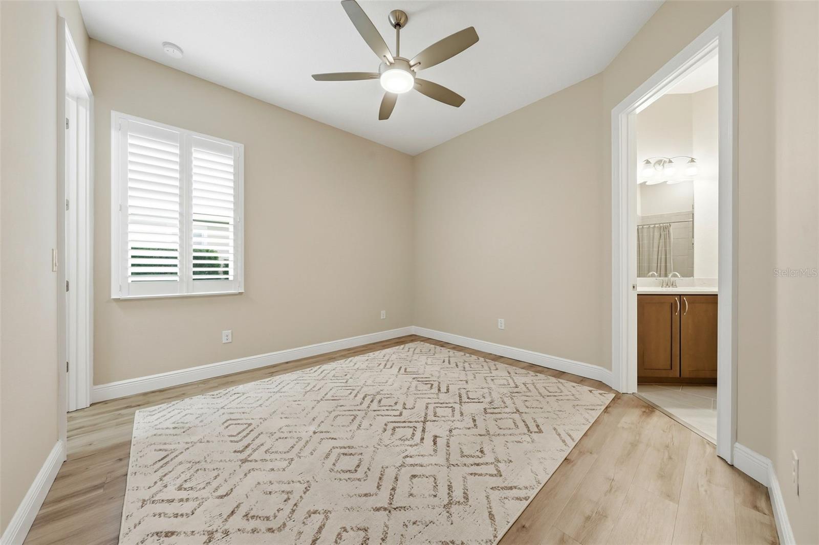 5066 GREENS DR, LADY LAKE, FL, 32159