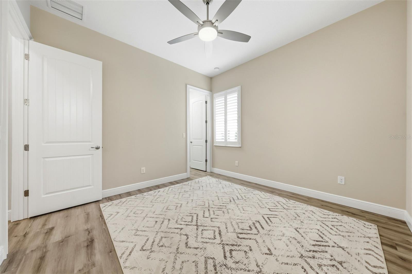 5066 GREENS DR, LADY LAKE, FL, 32159