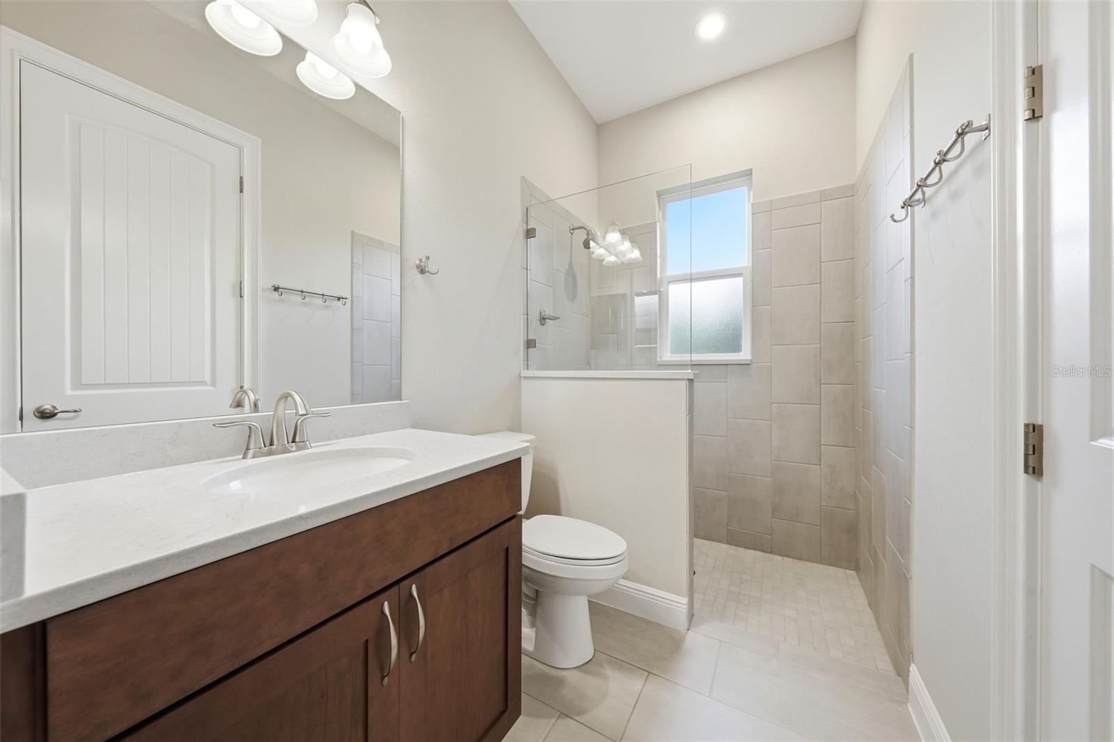 5066 GREENS DR, LADY LAKE, FL, 32159