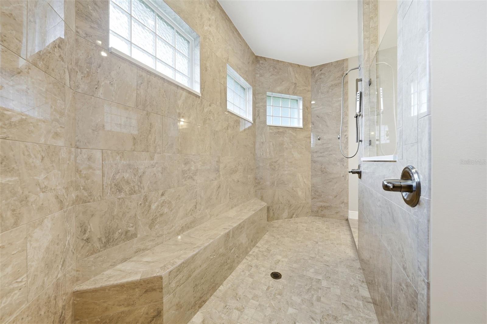 5066 GREENS DR, LADY LAKE, FL, 32159