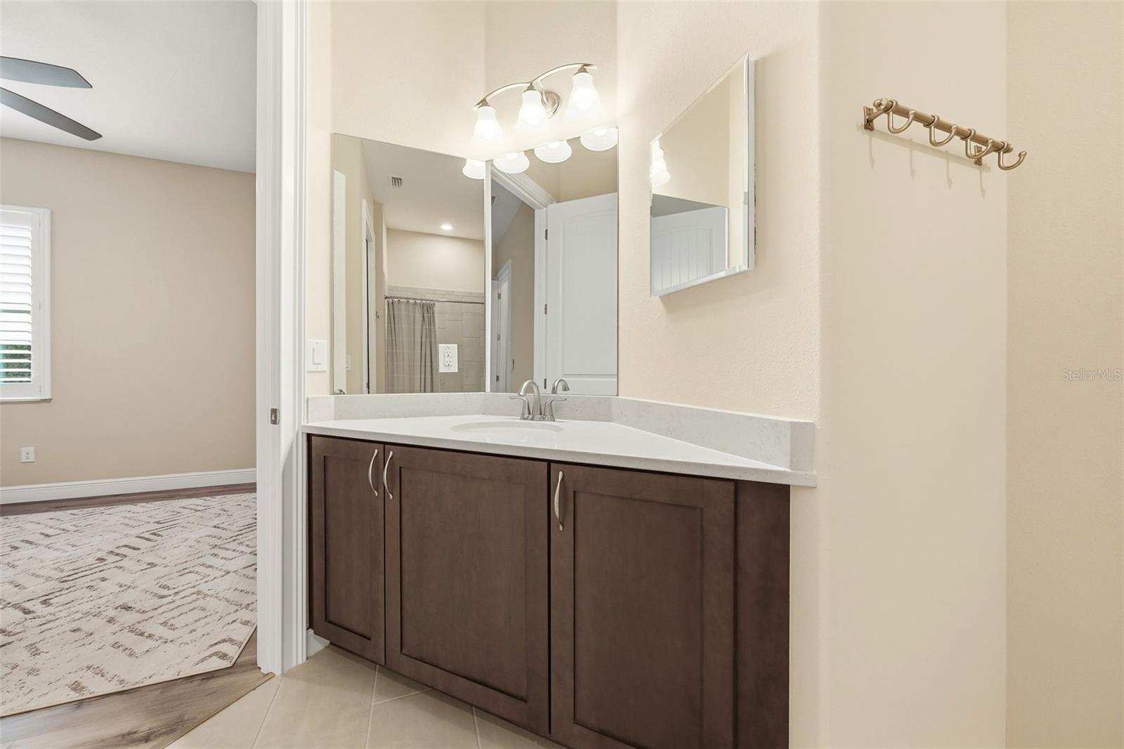 5066 GREENS DR, LADY LAKE, FL, 32159