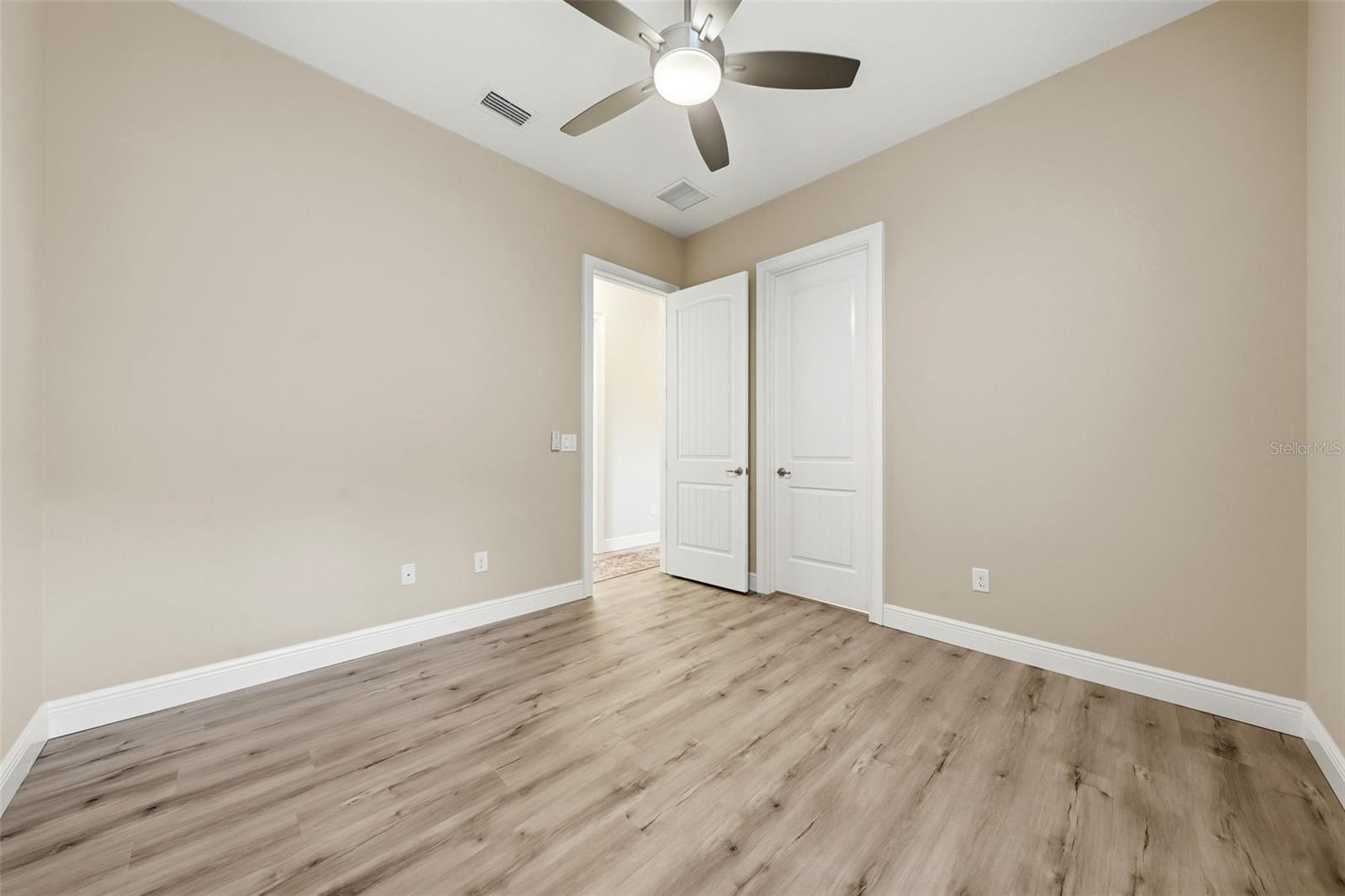 5066 GREENS DR, LADY LAKE, FL, 32159