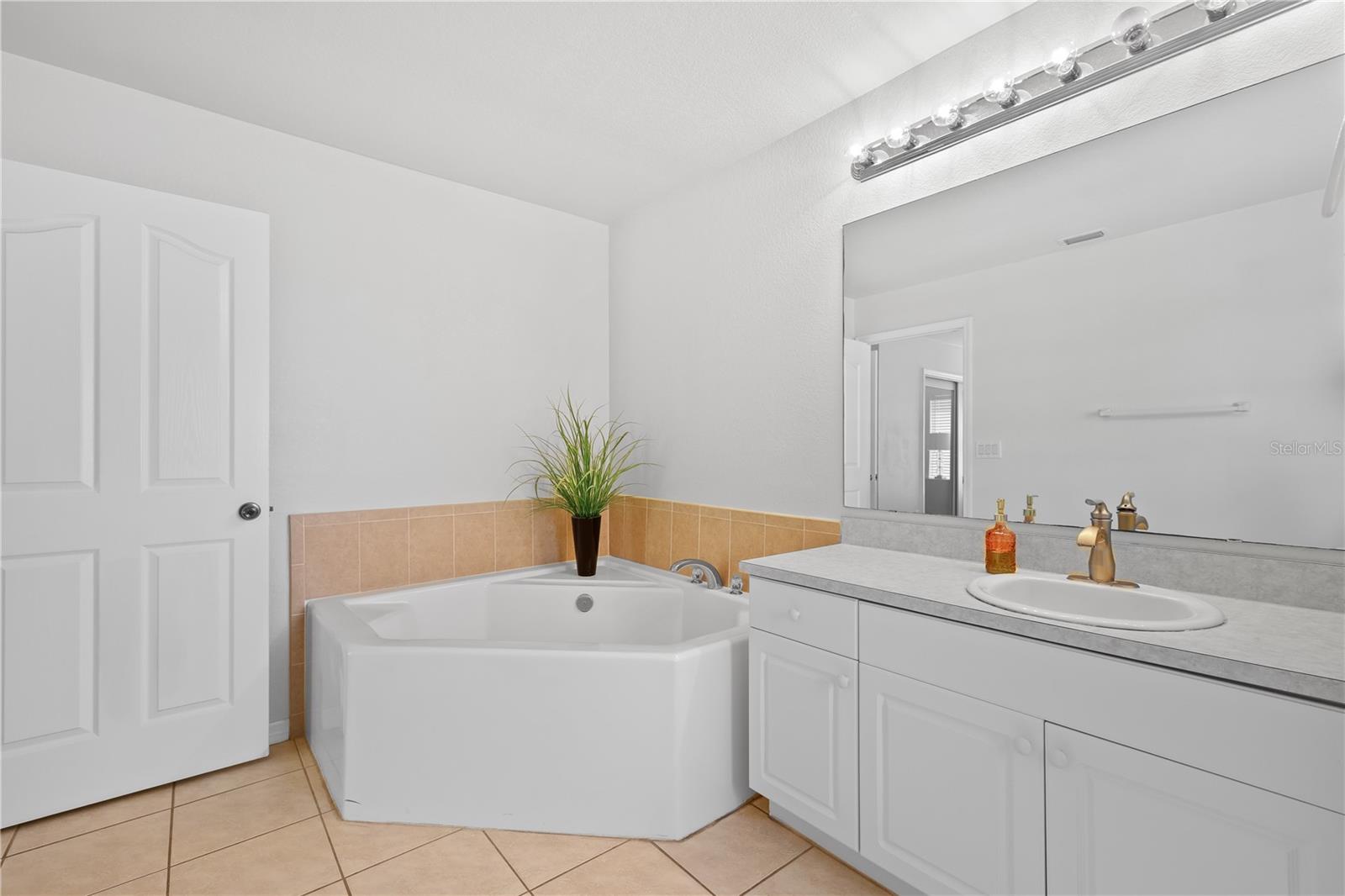 1801 NW 5TH PL, CAPE CORAL, FL, 33993