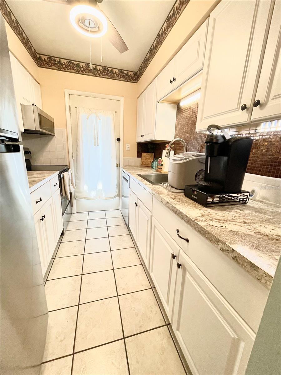 1600 W LAKE PARKER DR #B4, LAKELAND, FL, 33805