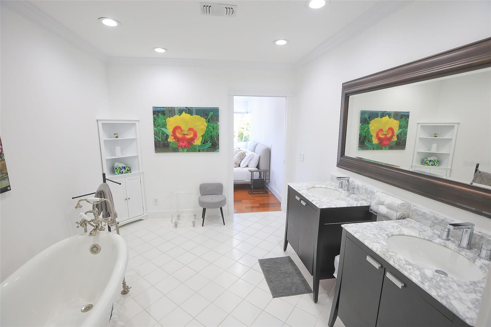 3527 FAIR OAKS LN, LONGBOAT KEY, FL, 34228