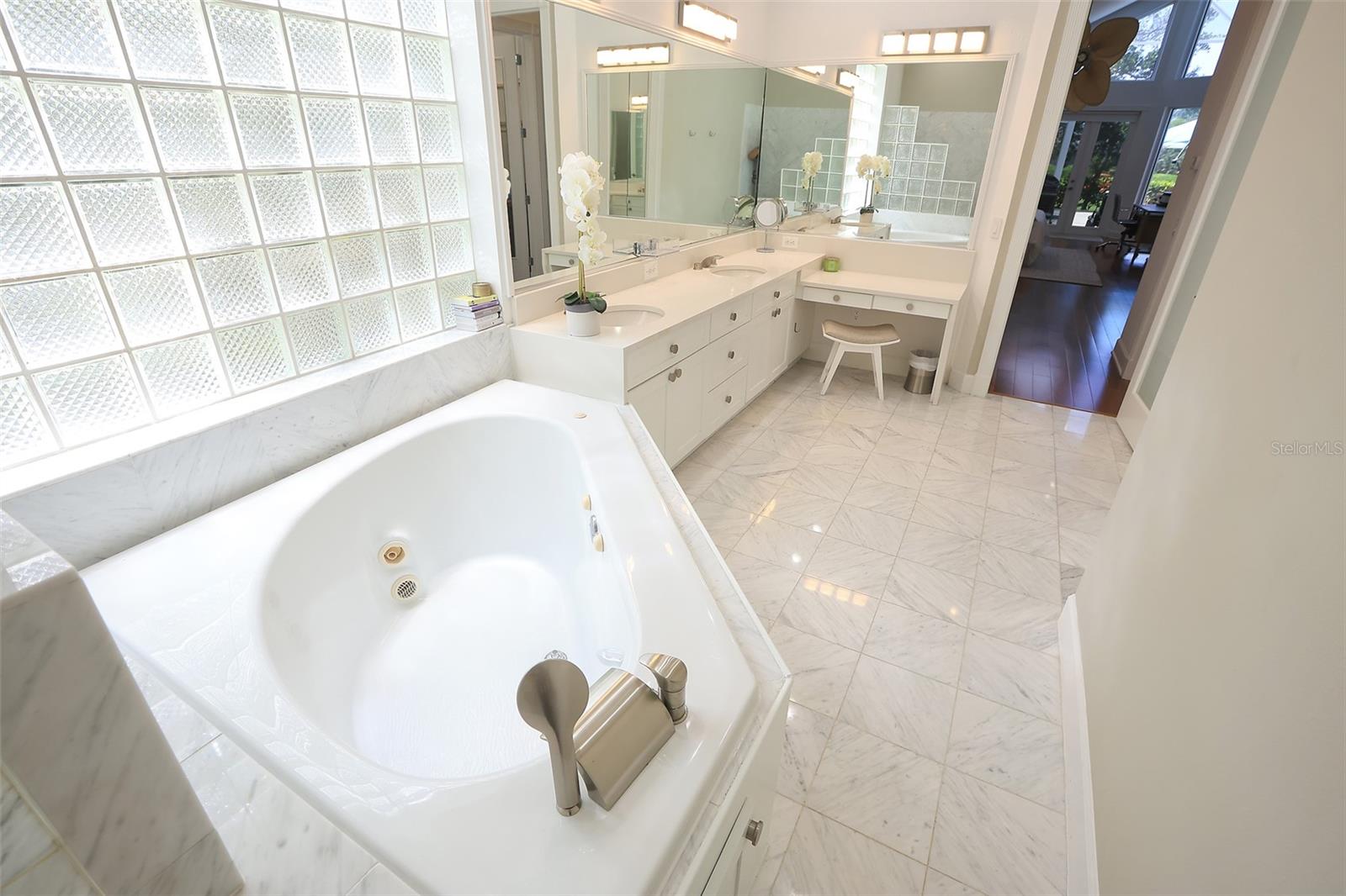 3527 FAIR OAKS LN, LONGBOAT KEY, FL, 34228