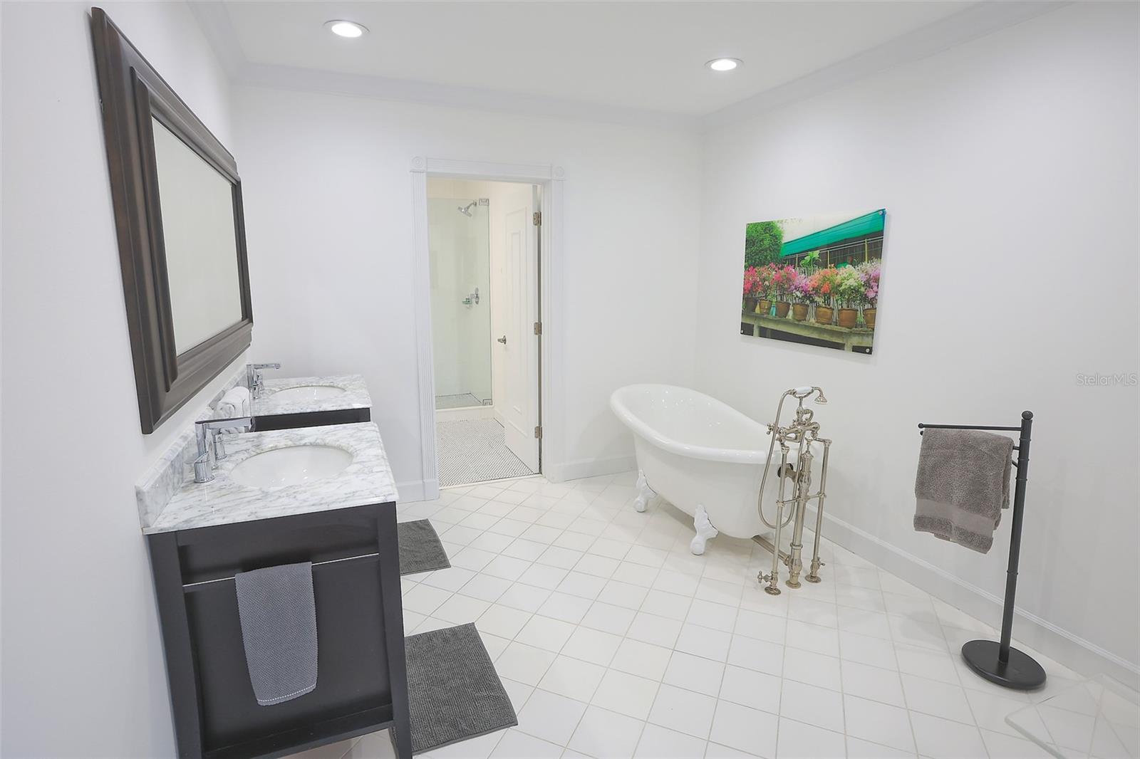 3527 FAIR OAKS LN, LONGBOAT KEY, FL, 34228