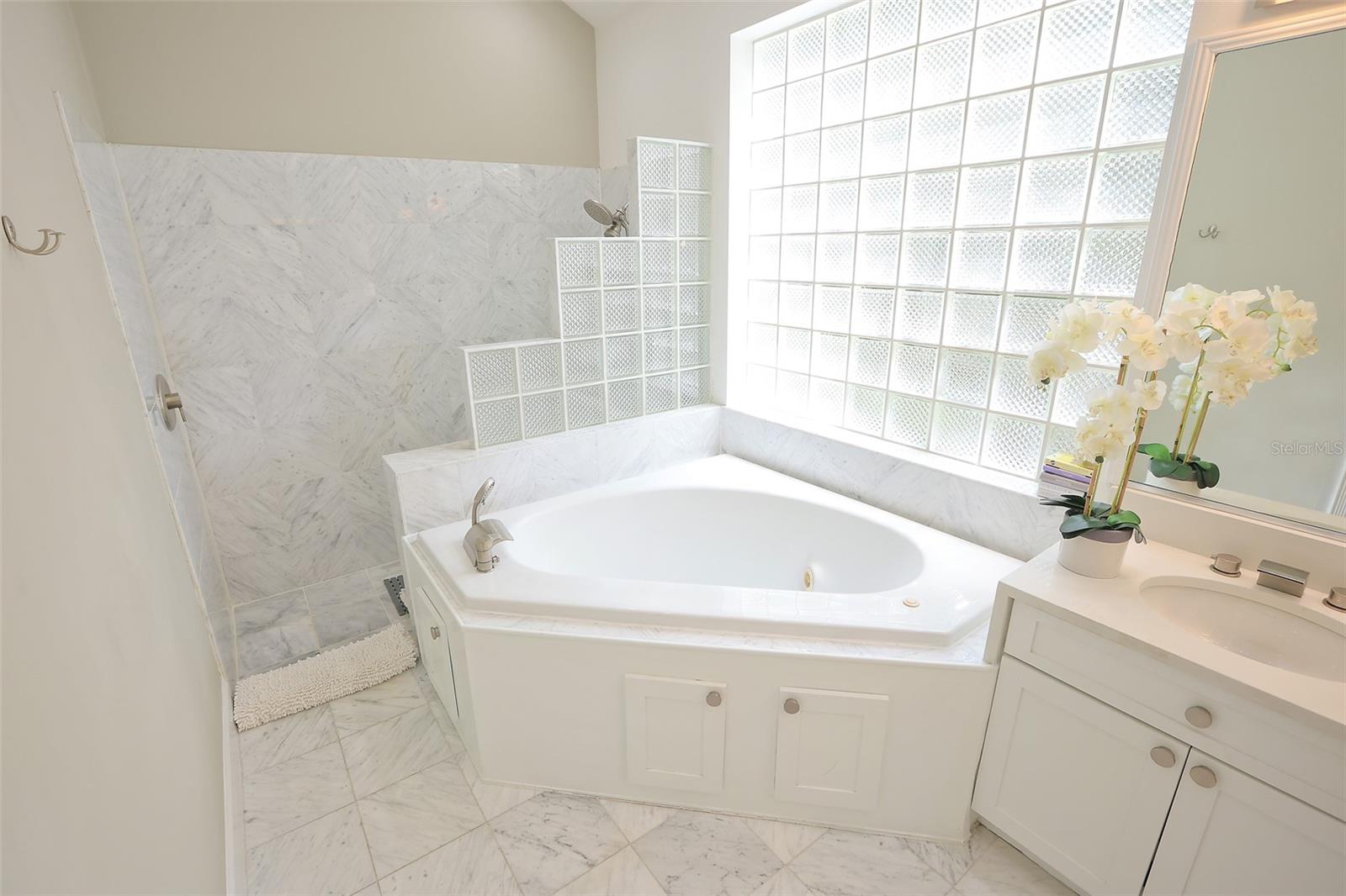 3527 FAIR OAKS LN, LONGBOAT KEY, FL, 34228