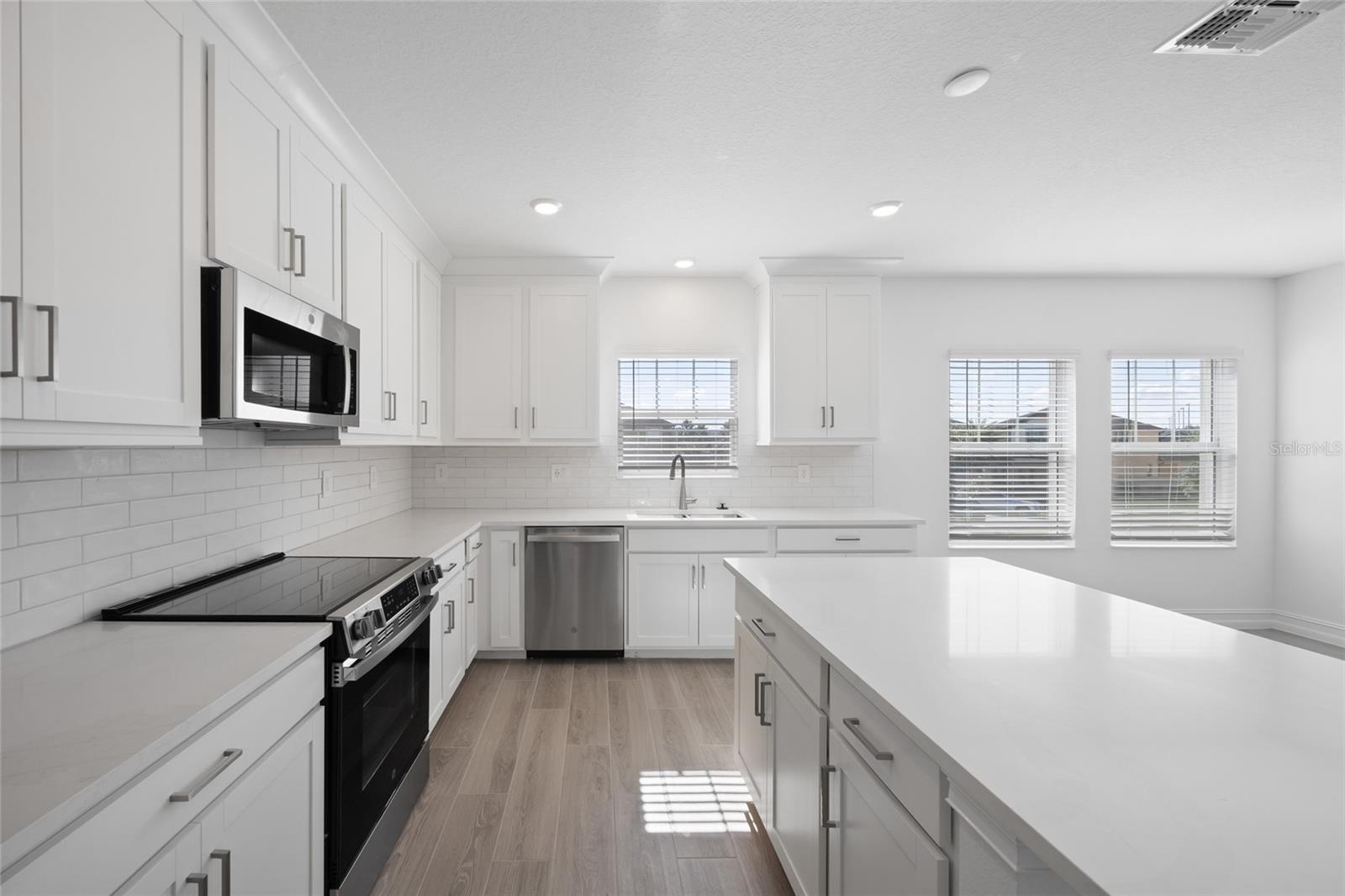 3463 SILENT GARDENS CV, WESLEY CHAPEL, FL, 33543