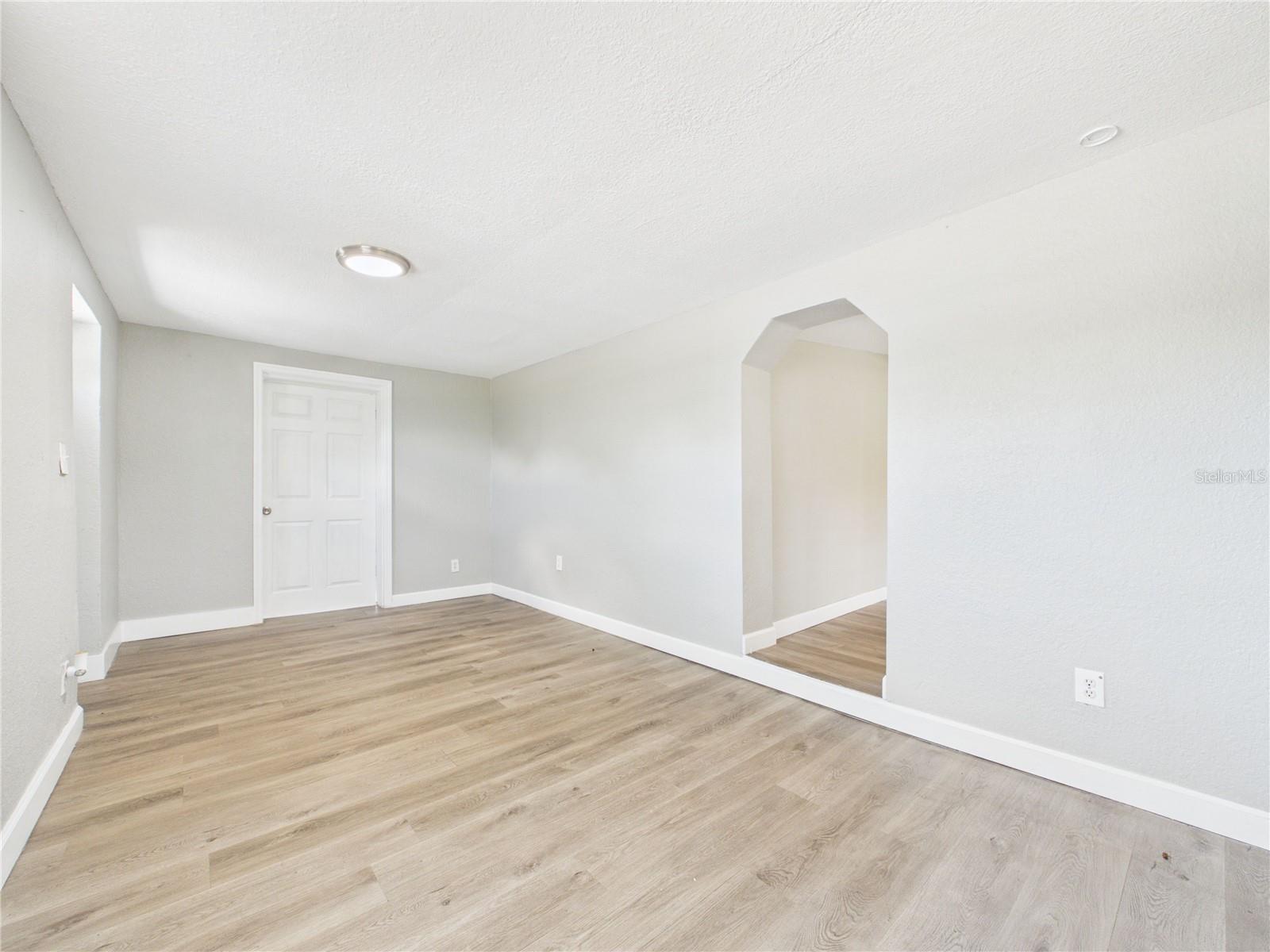 605 S DISSTON AVE, TARPON SPRINGS, FL, 34689