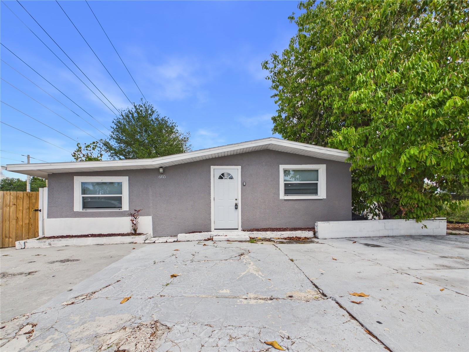 605 S DISSTON AVE, TARPON SPRINGS, FL, 34689