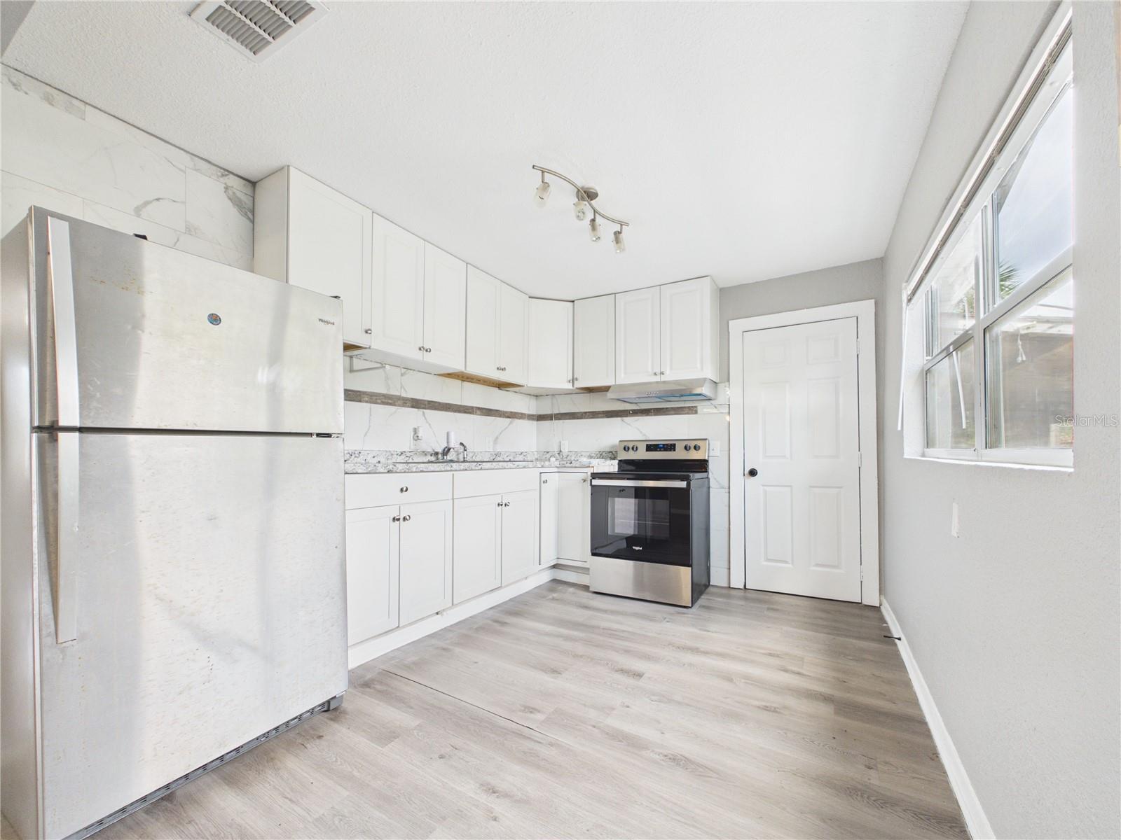 605 S DISSTON AVE, TARPON SPRINGS, FL, 34689