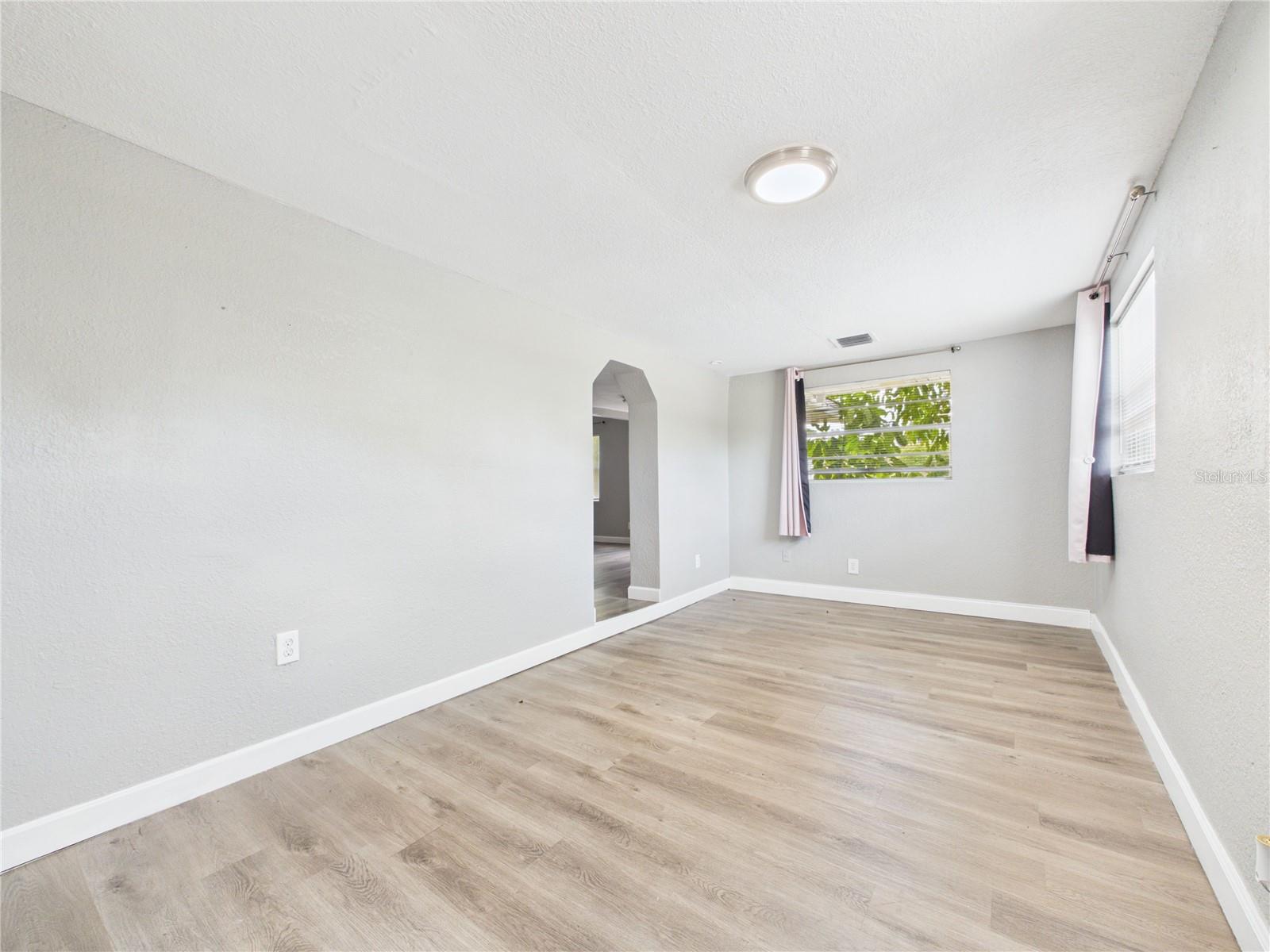 605 S DISSTON AVE, TARPON SPRINGS, FL, 34689