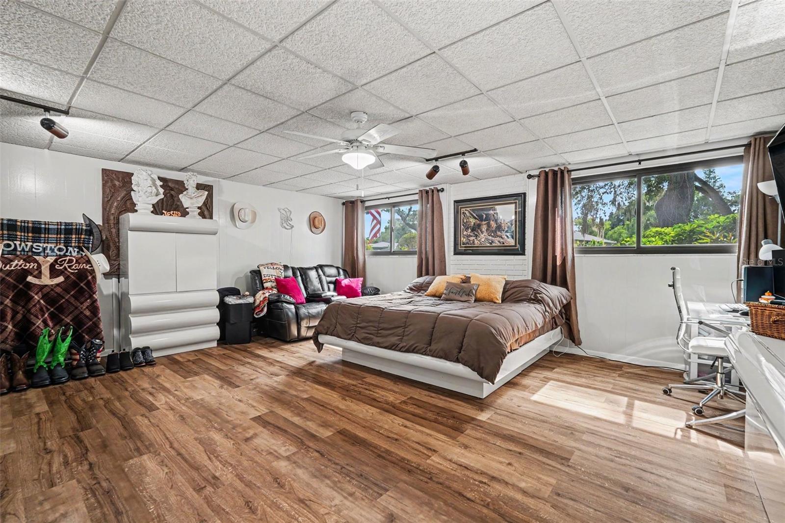8115 N OLA AVE, TAMPA, FL, 33604