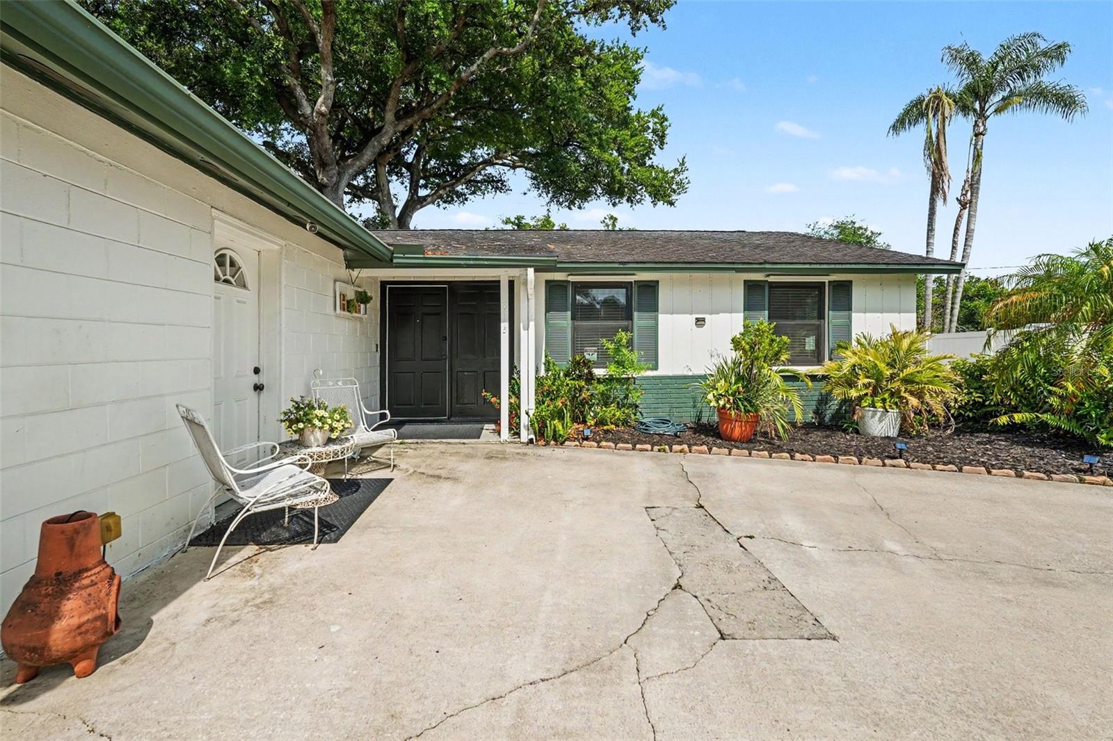 8115 N OLA AVE, TAMPA, FL, 33604