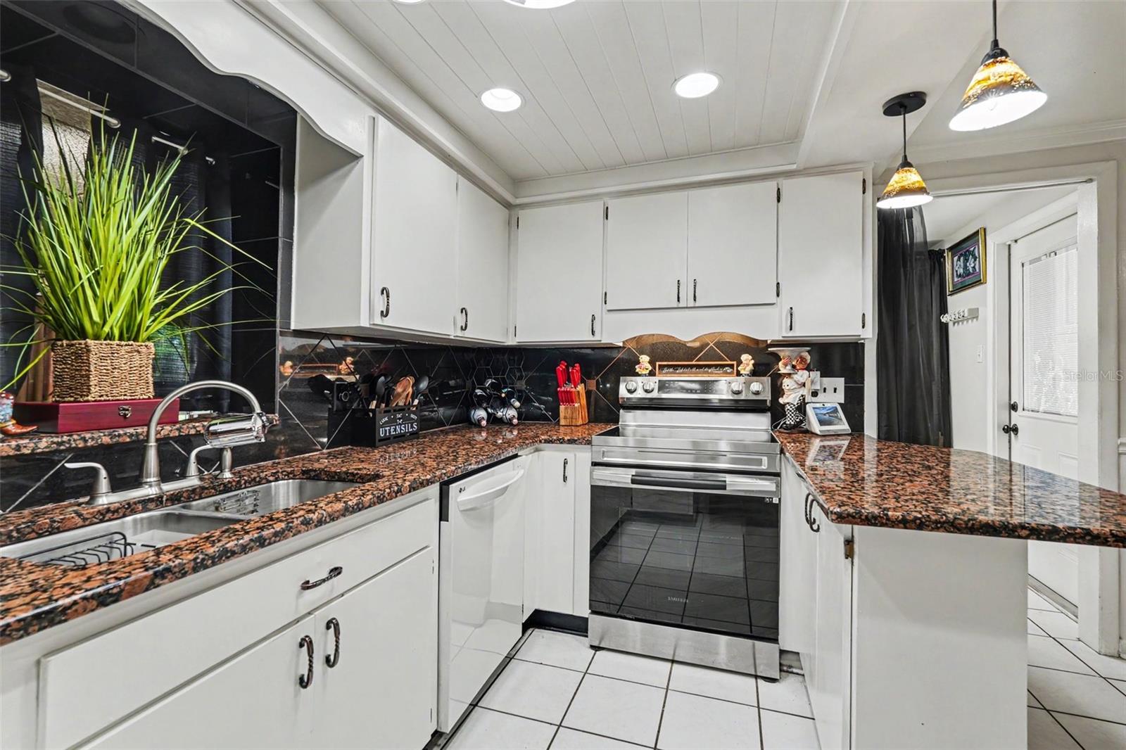 8115 N OLA AVE, TAMPA, FL, 33604