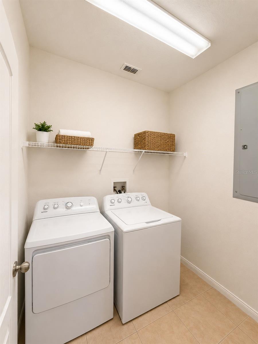 1333 KELLOGG DR, TAVARES, FL, 32778