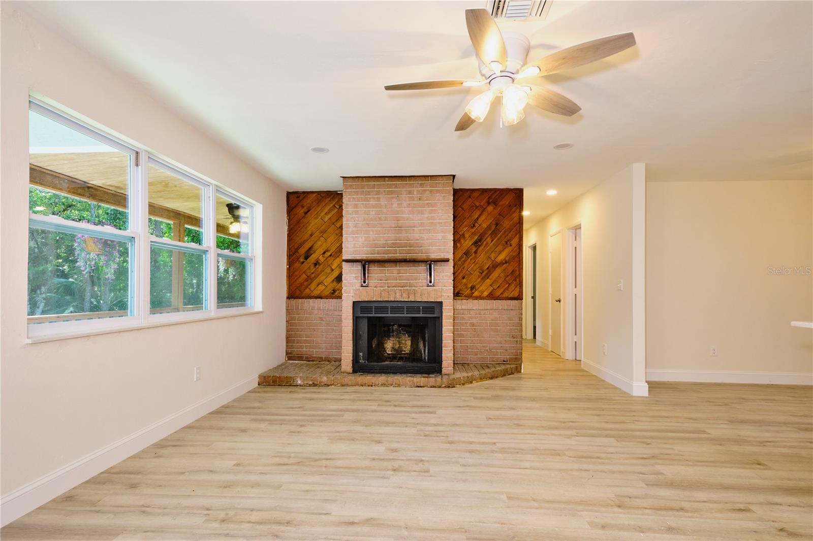 221 18TH AVE NW, NAPLES, FL, 34120