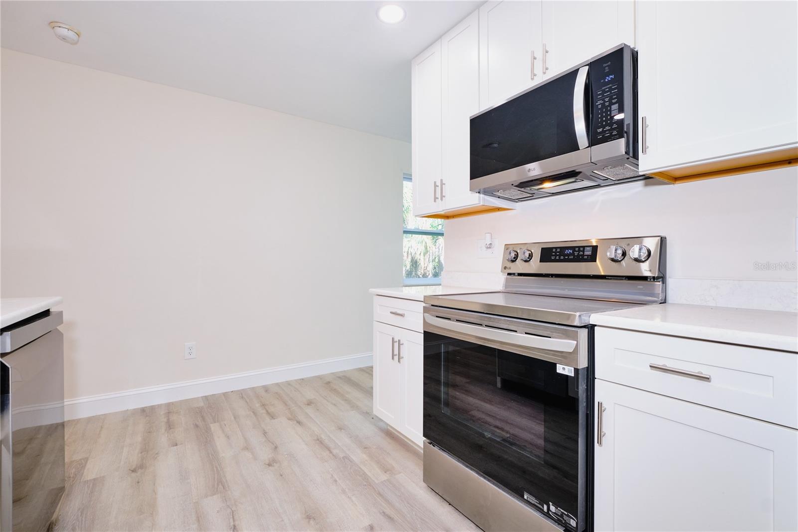 221 18TH AVE NW, NAPLES, FL, 34120