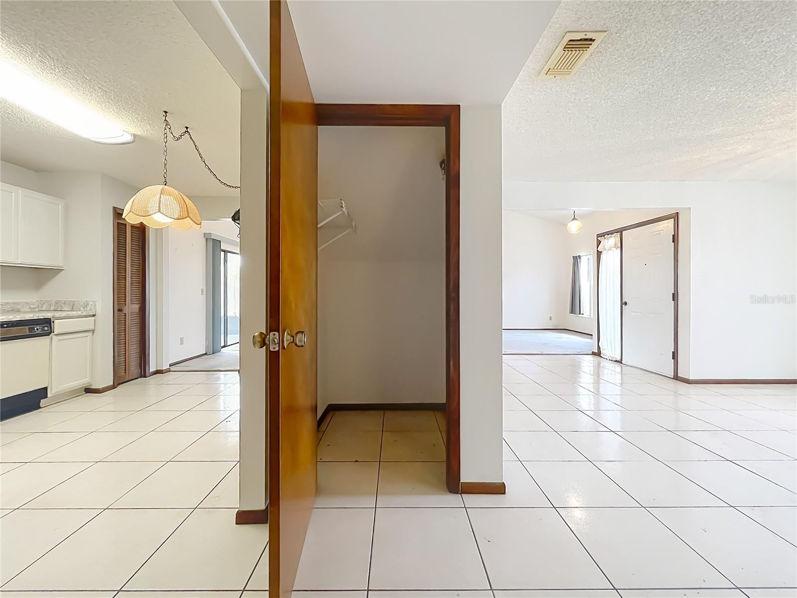 2205 FAIRMONT CIR, ORLANDO, FL, 32837