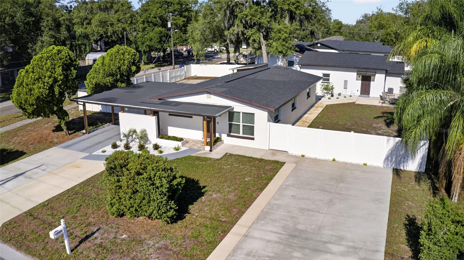 10402 N PAWNEE AVE, TAMPA, FL, 33617