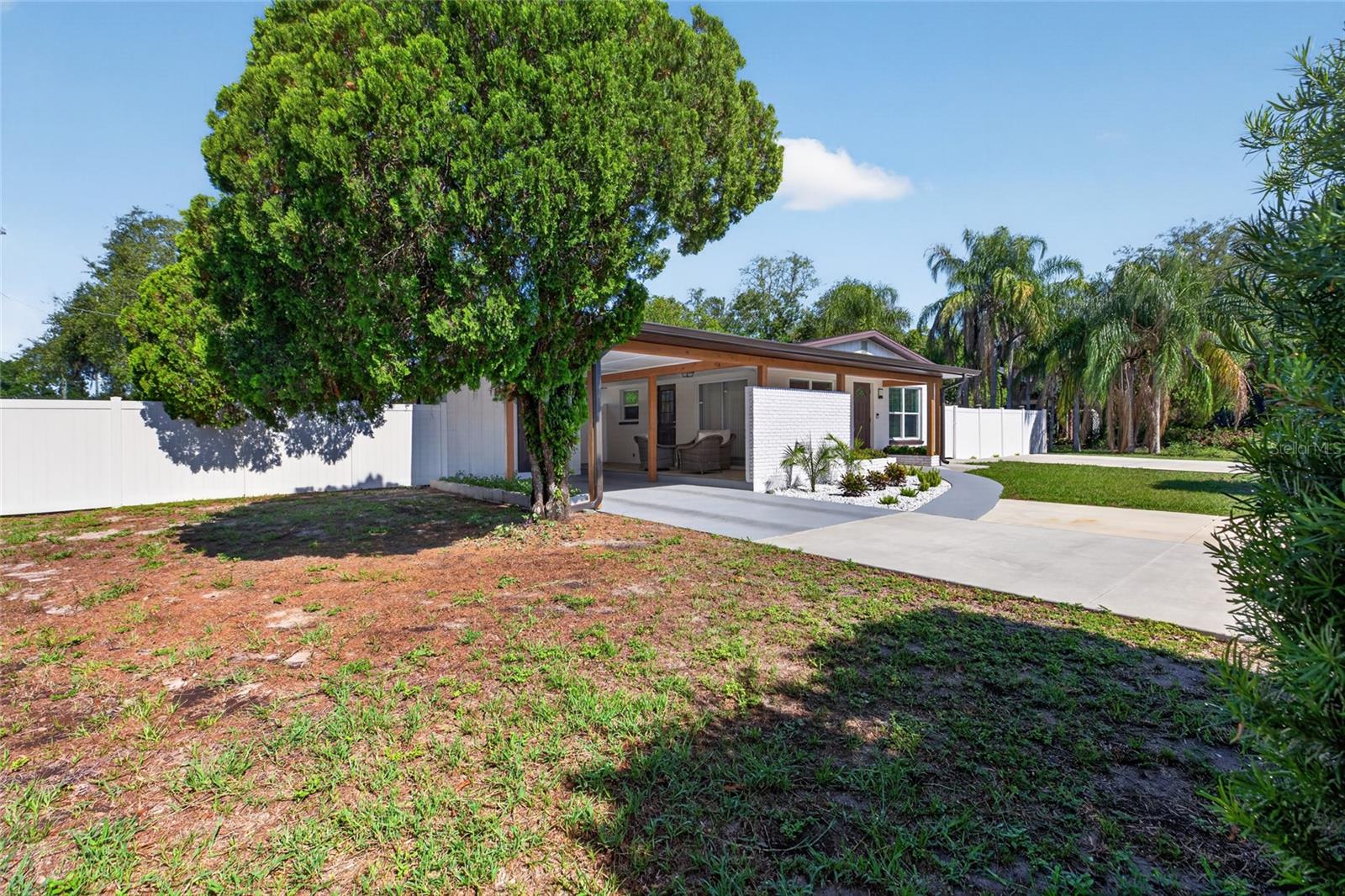 10402 N PAWNEE AVE, TAMPA, FL, 33617