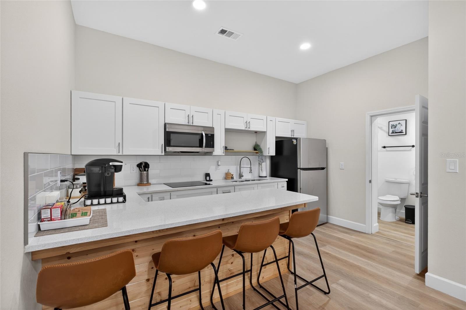 10402 N PAWNEE AVE, TAMPA, FL, 33617