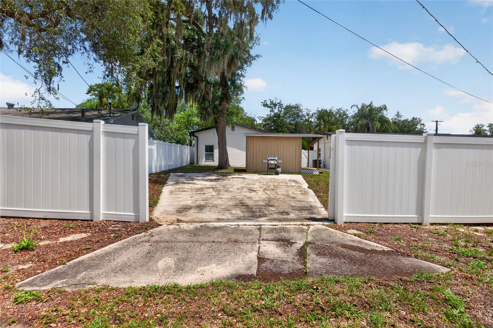 10402 N PAWNEE AVE, TAMPA, FL, 33617