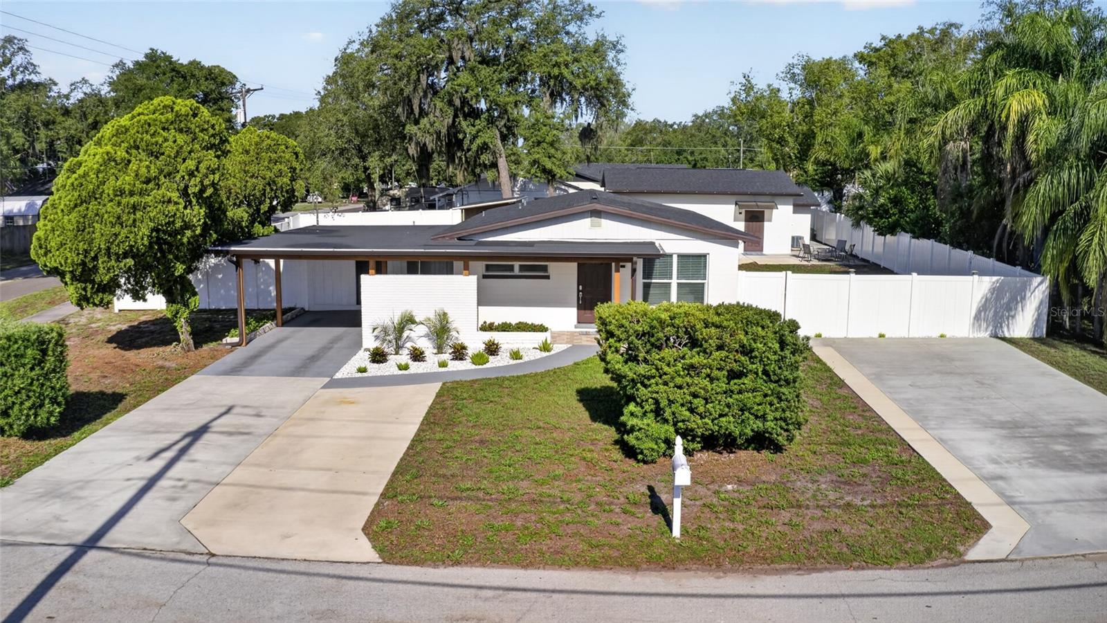 10402 N PAWNEE AVE, TAMPA, FL, 33617