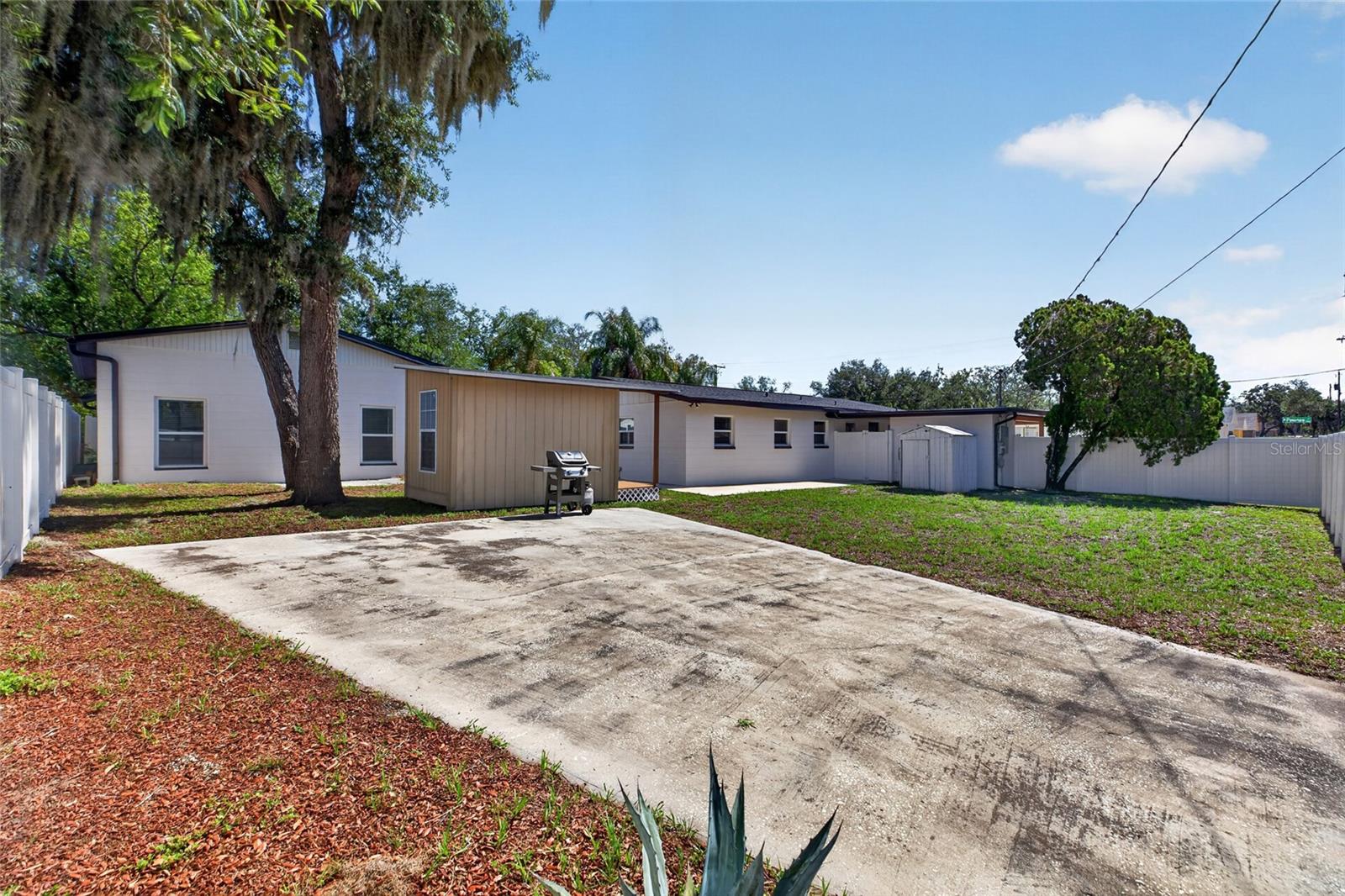 10402 N PAWNEE AVE, TAMPA, FL, 33617