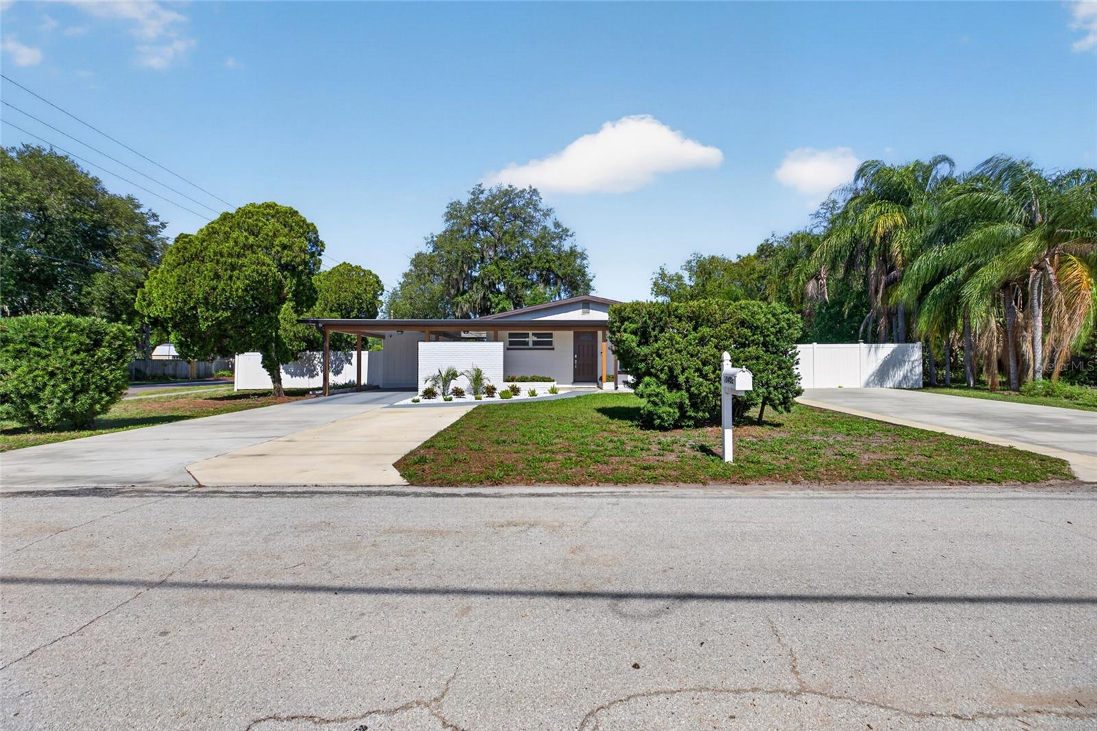10402 N PAWNEE AVE, TAMPA, FL, 33617