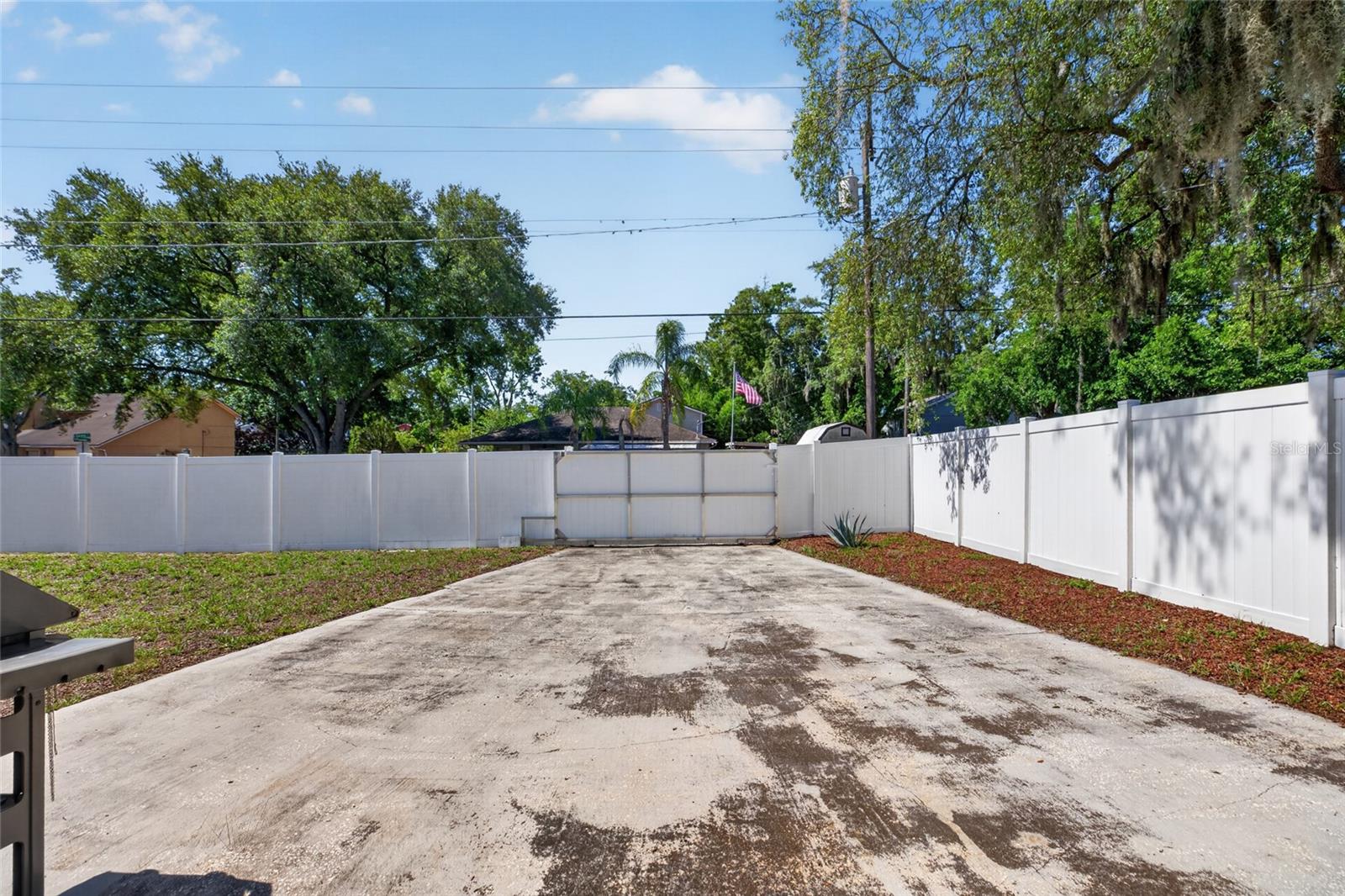 10402 N PAWNEE AVE, TAMPA, FL, 33617
