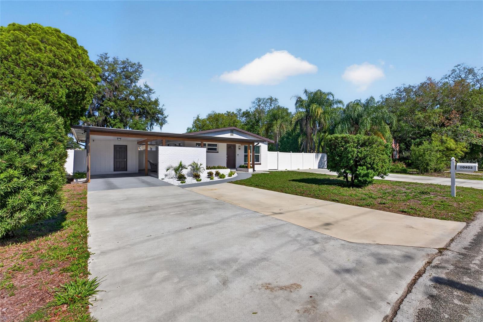 10402 N PAWNEE AVE, TAMPA, FL, 33617