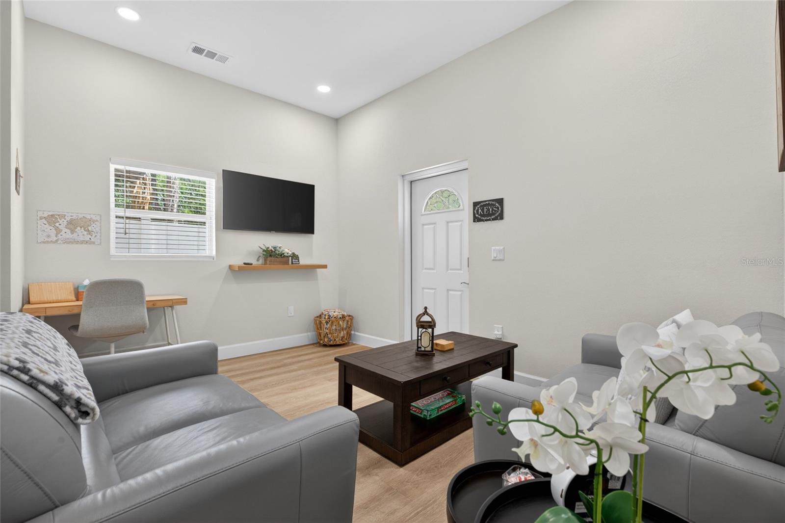 10402 N PAWNEE AVE, TAMPA, FL, 33617