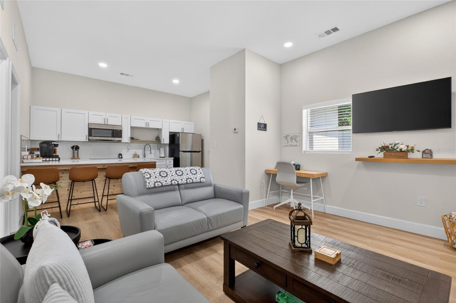 10402 N PAWNEE AVE, TAMPA, FL, 33617