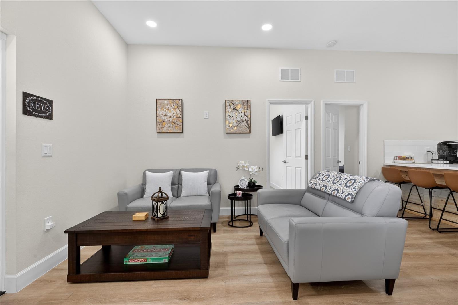 10402 N PAWNEE AVE, TAMPA, FL, 33617