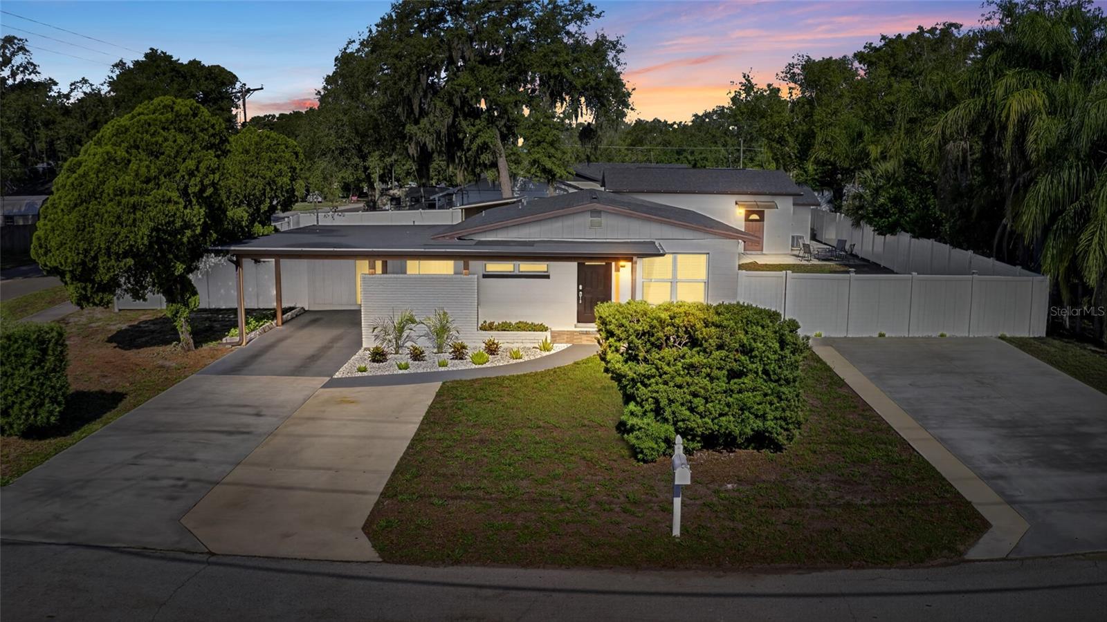 10402 N PAWNEE AVE, TAMPA, FL, 33617