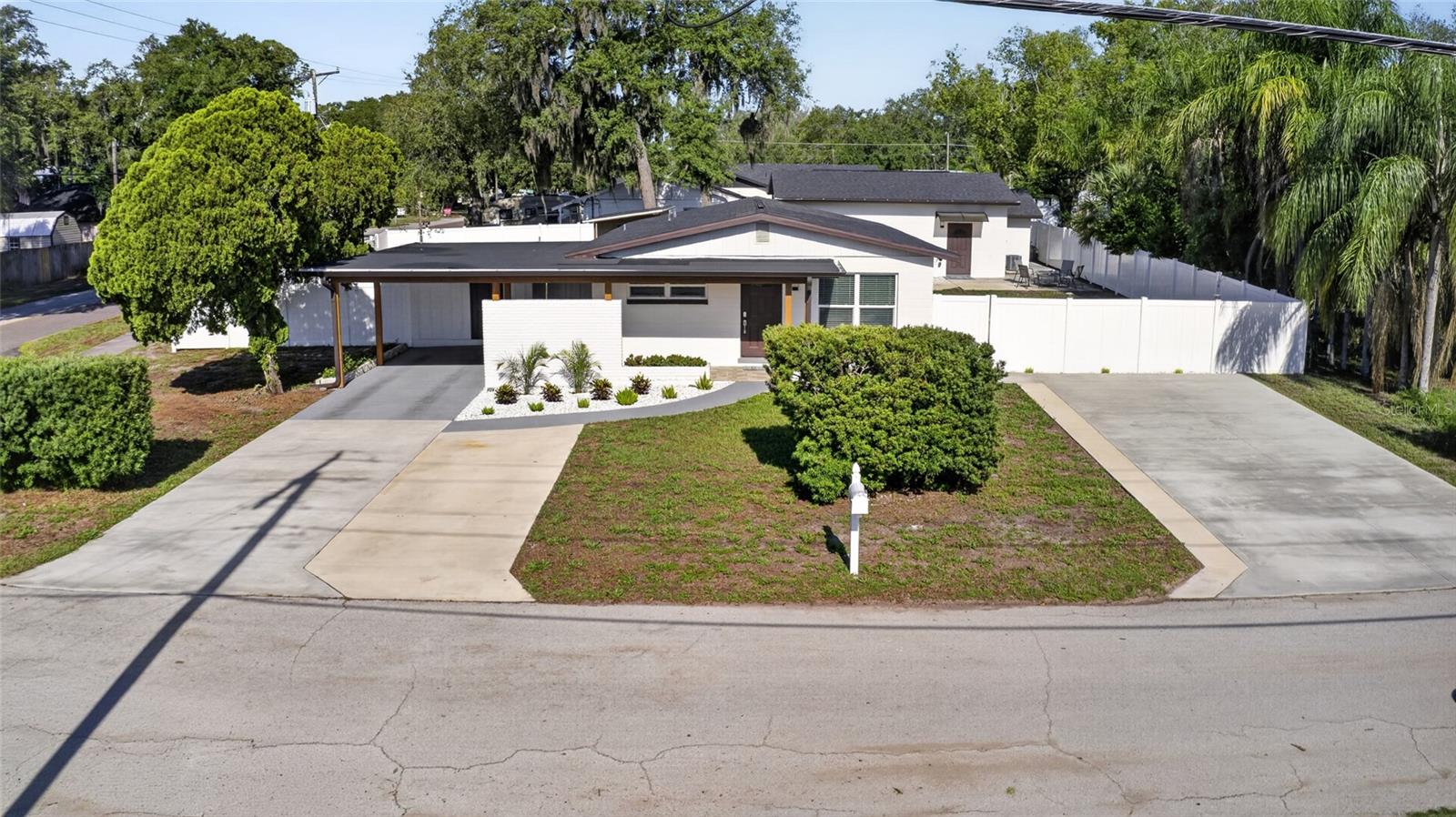 10402 N PAWNEE AVE, TAMPA, FL, 33617