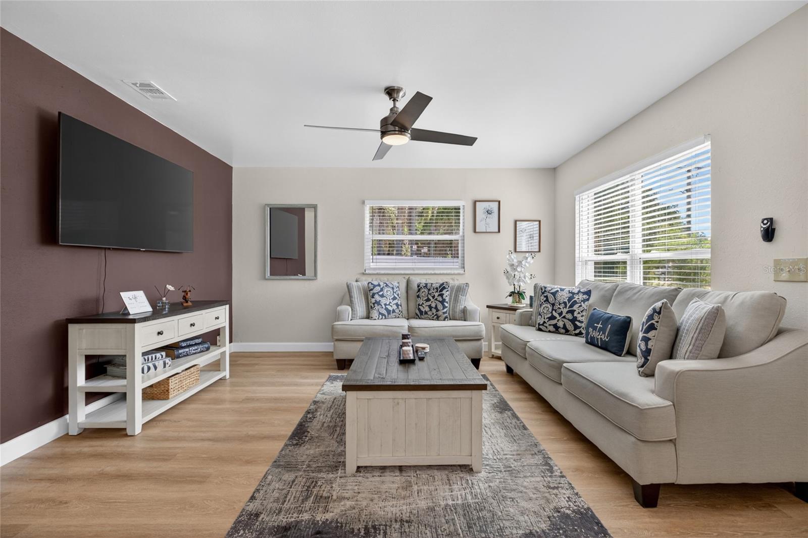 10402 N PAWNEE AVE, TAMPA, FL, 33617
