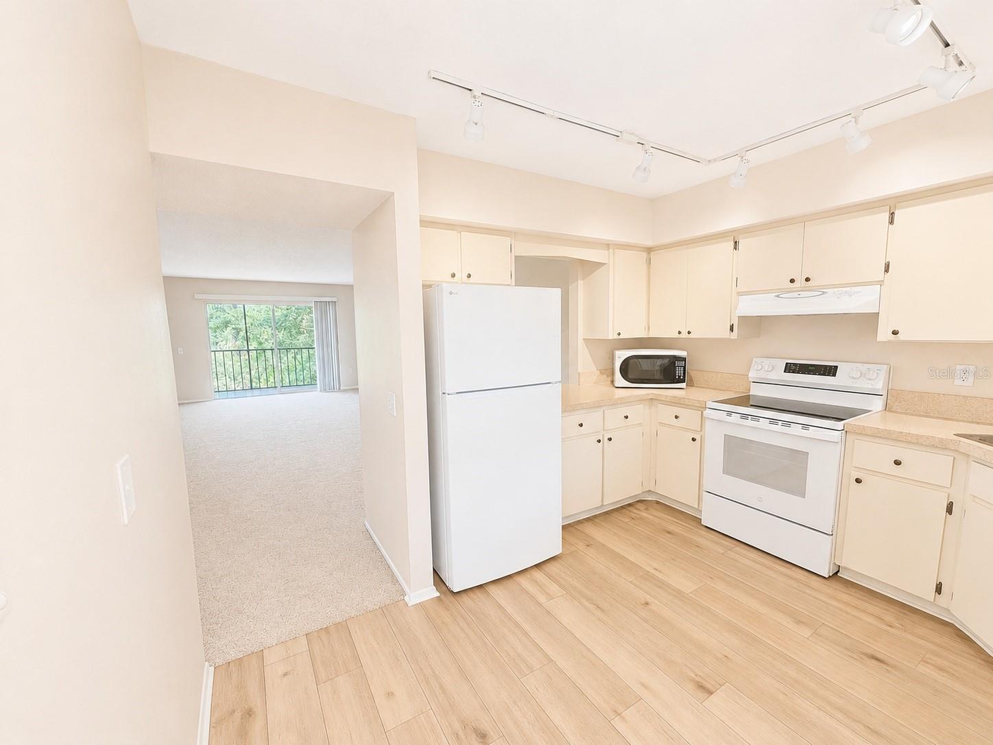211 RUBENS DR #E, NOKOMIS, FL, 34275