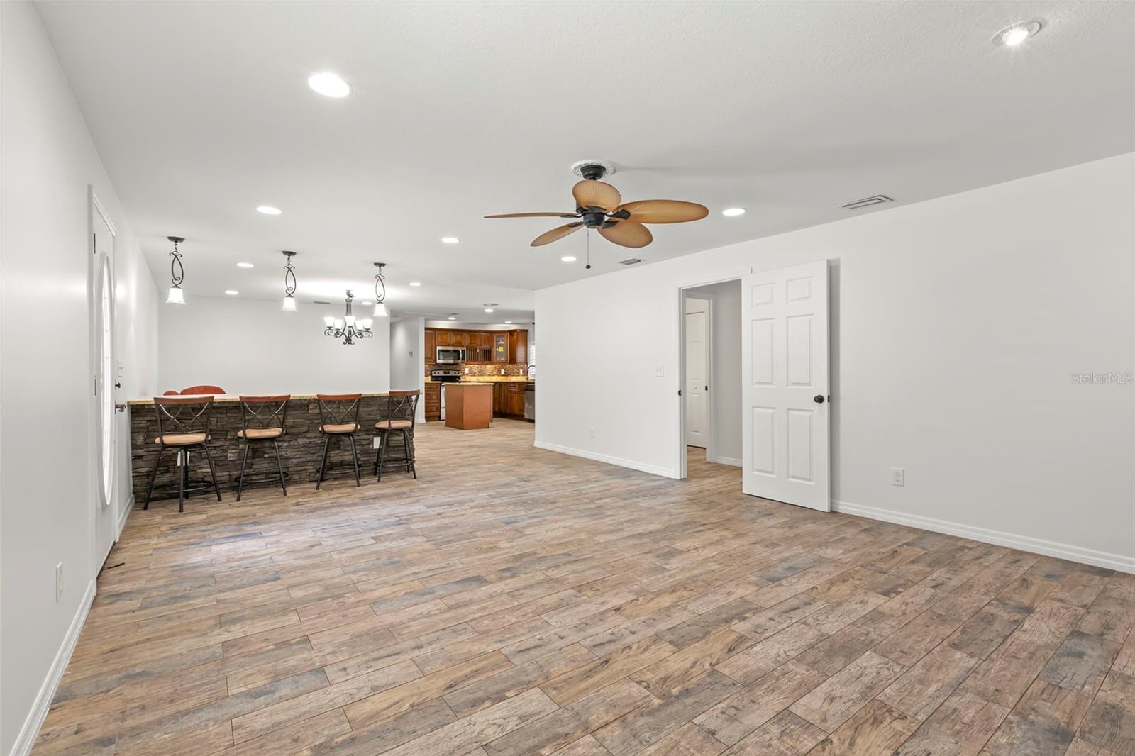 17309 N DALE MABRY HWY, LUTZ, FL, 33548